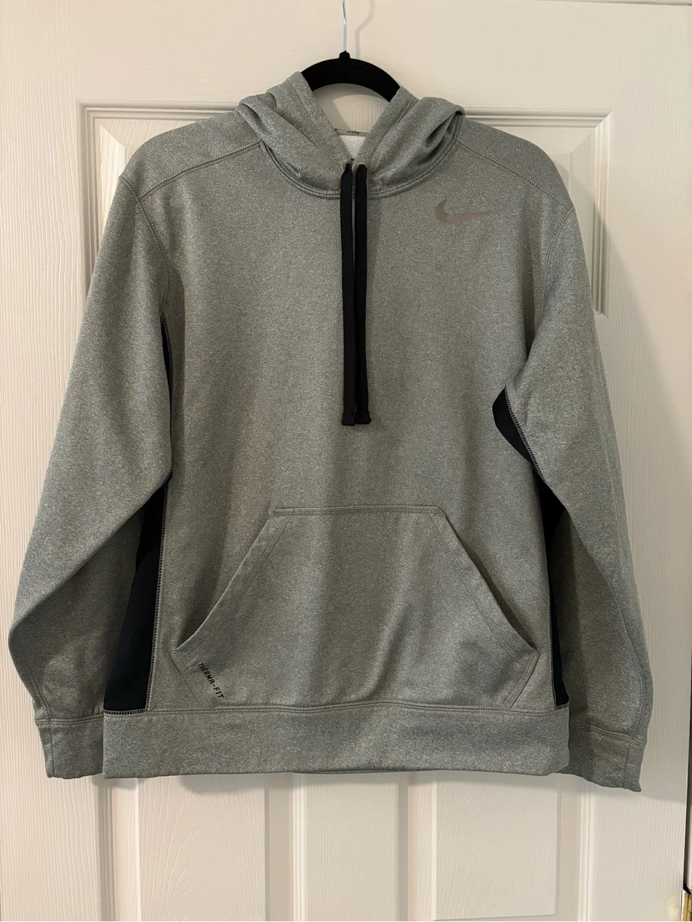 Nike Therma Fit Mens Small Hoodie Gray Black Pullover Training Gym Sweatshirt